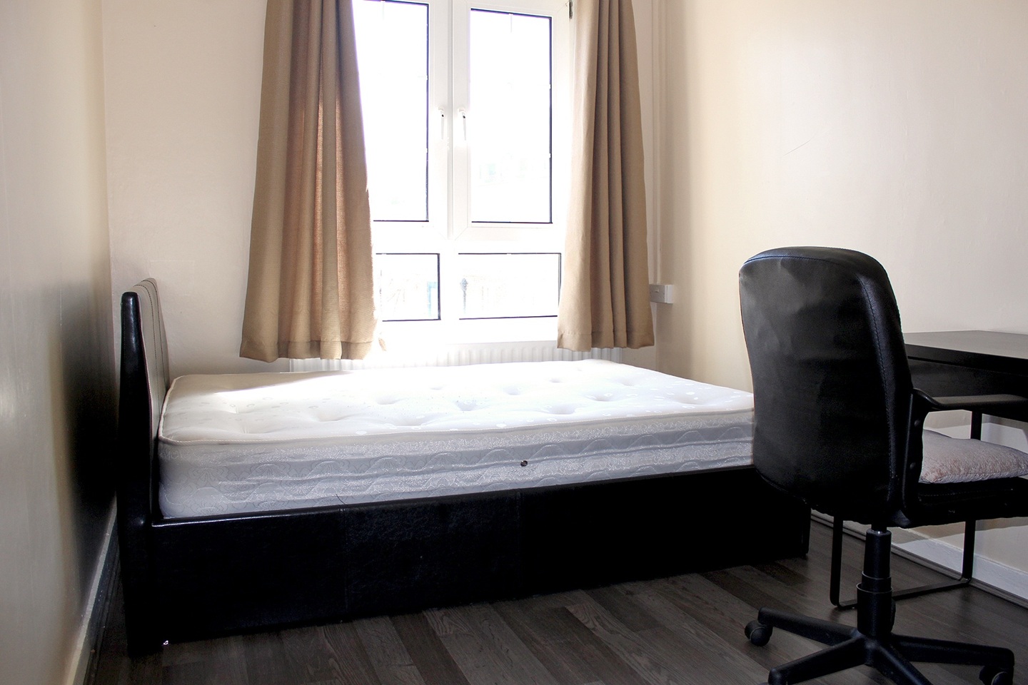 Room in a Shared Flat, Ross House, E1W photo 4
