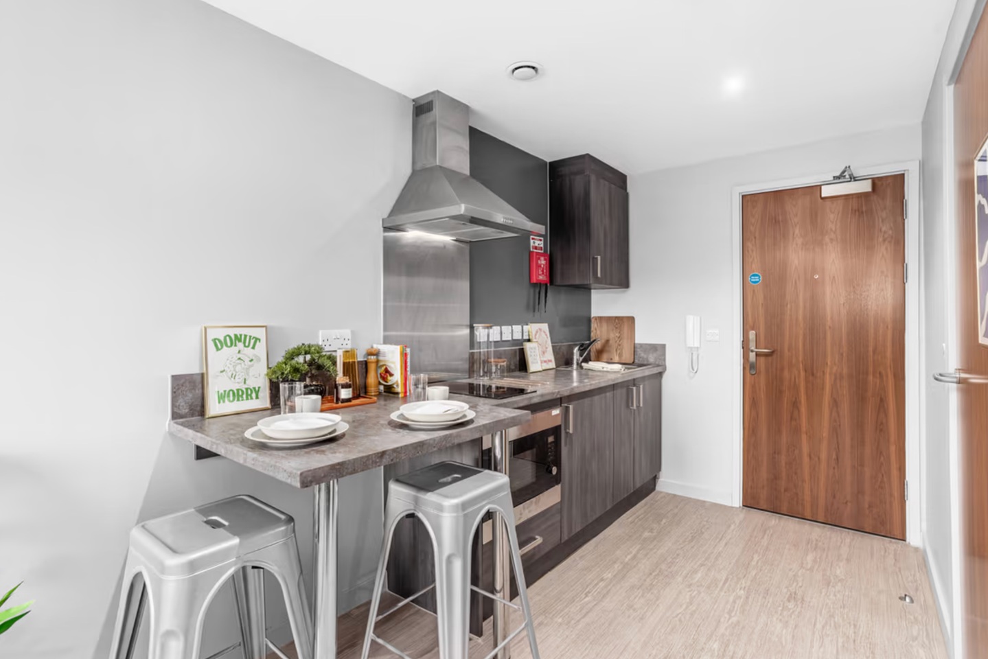 Studio Flat, Windsor House, CF10 photo 2