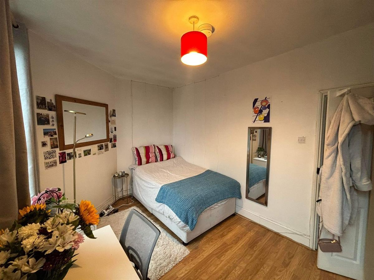4 Bed Flat, Loraine Mansions, N7 photo 2