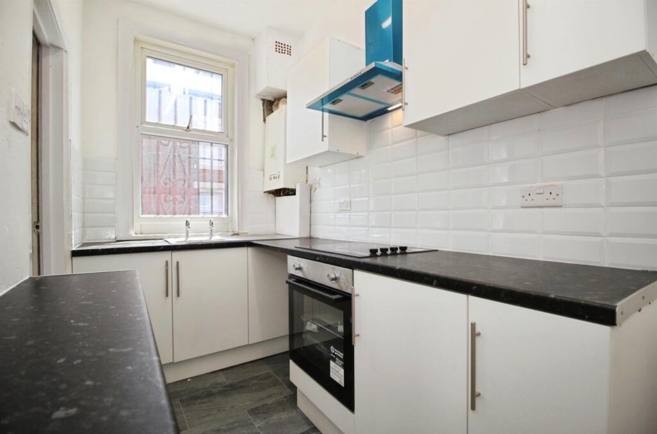 2 Bed End Terrace, Temple View Place, LS9 photo 2