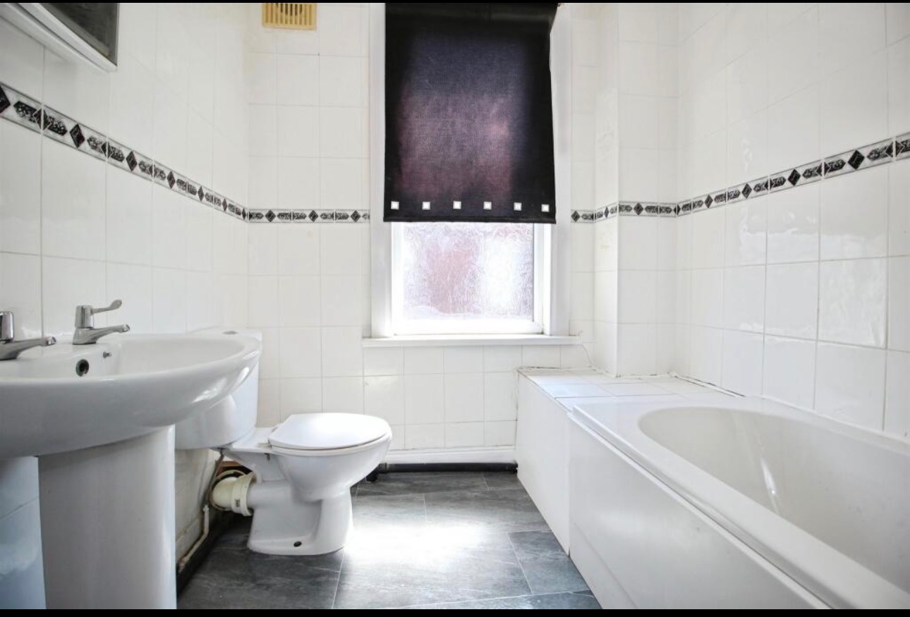 2 Bed End Terrace, Temple View Place, LS9 photo 5