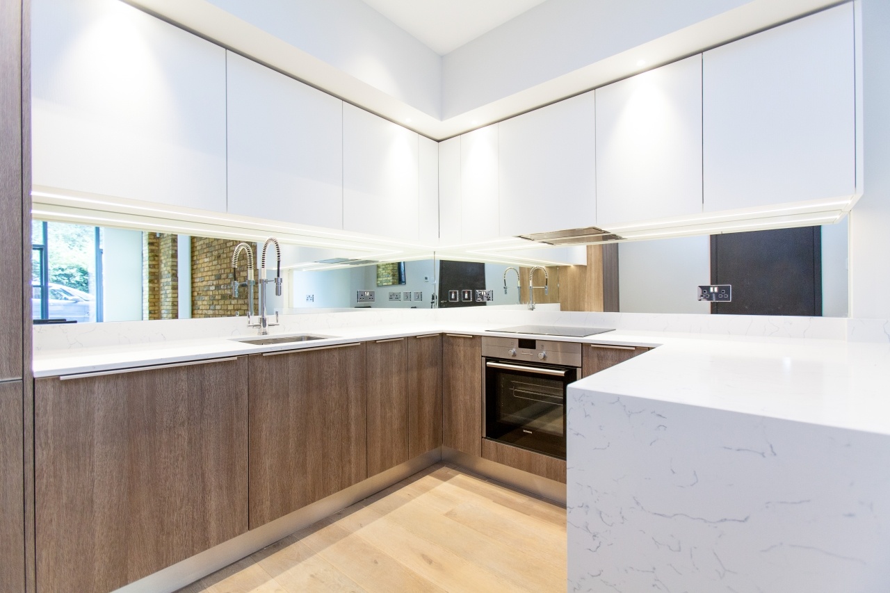 1 Bed Flat, Lawn Lane, SW8 photo 3
