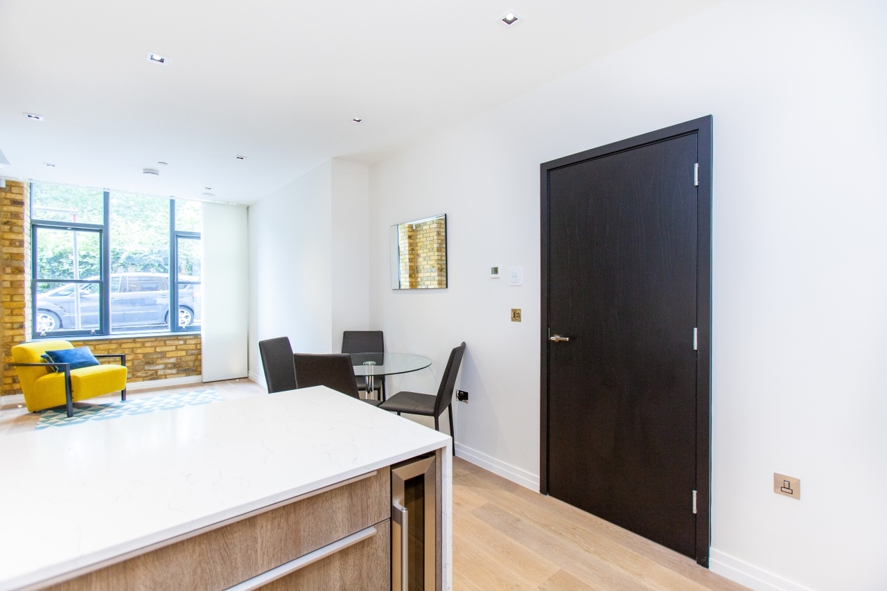 1 Bed Flat, Lawn Lane, SW8 photo 4