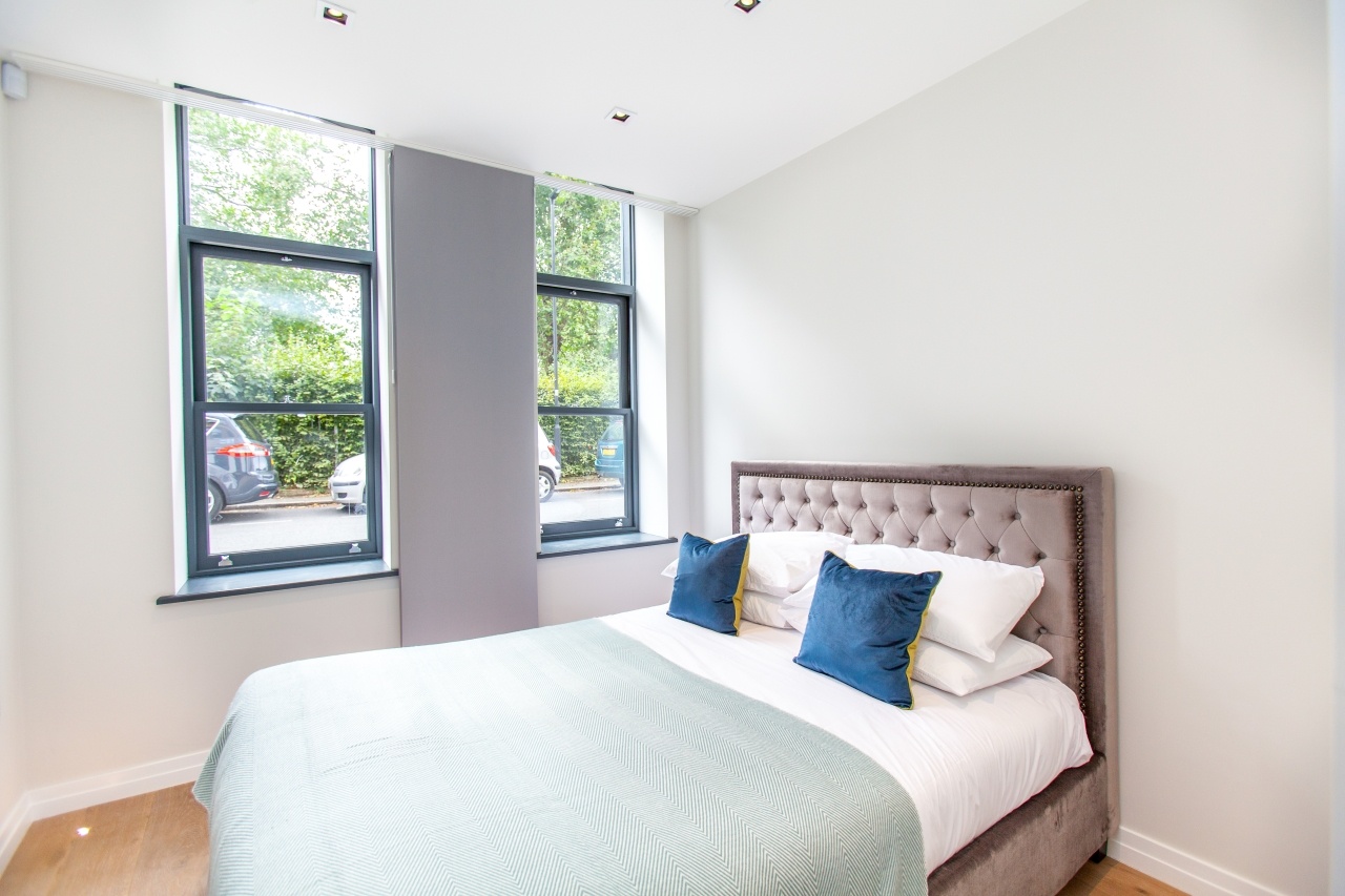 1 Bed Flat, Lawn Lane, SW8 photo 5