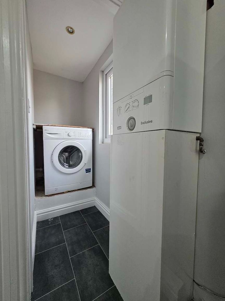 4 Bed Flat, Claude Road, CF24 photo 4