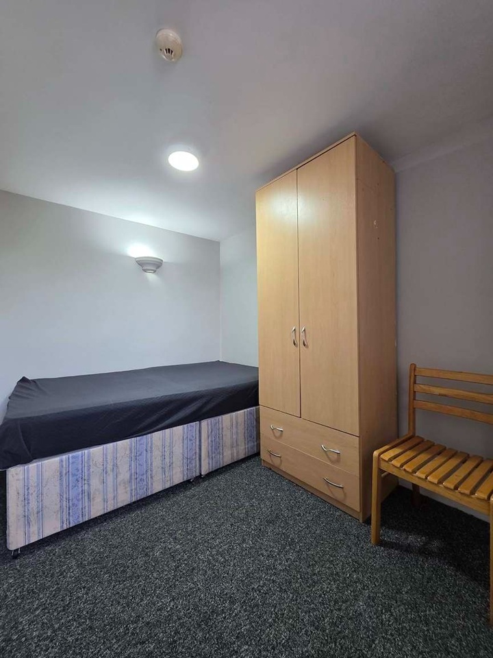 4 Bed Flat, Claude Road, CF24 photo 5