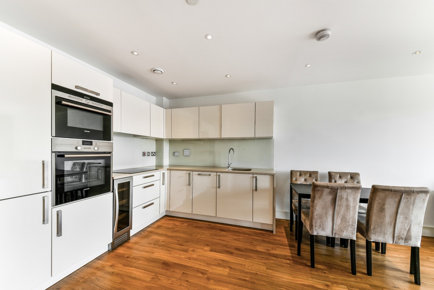 2 Bed Flat, Queensland Road, N7 photo 3