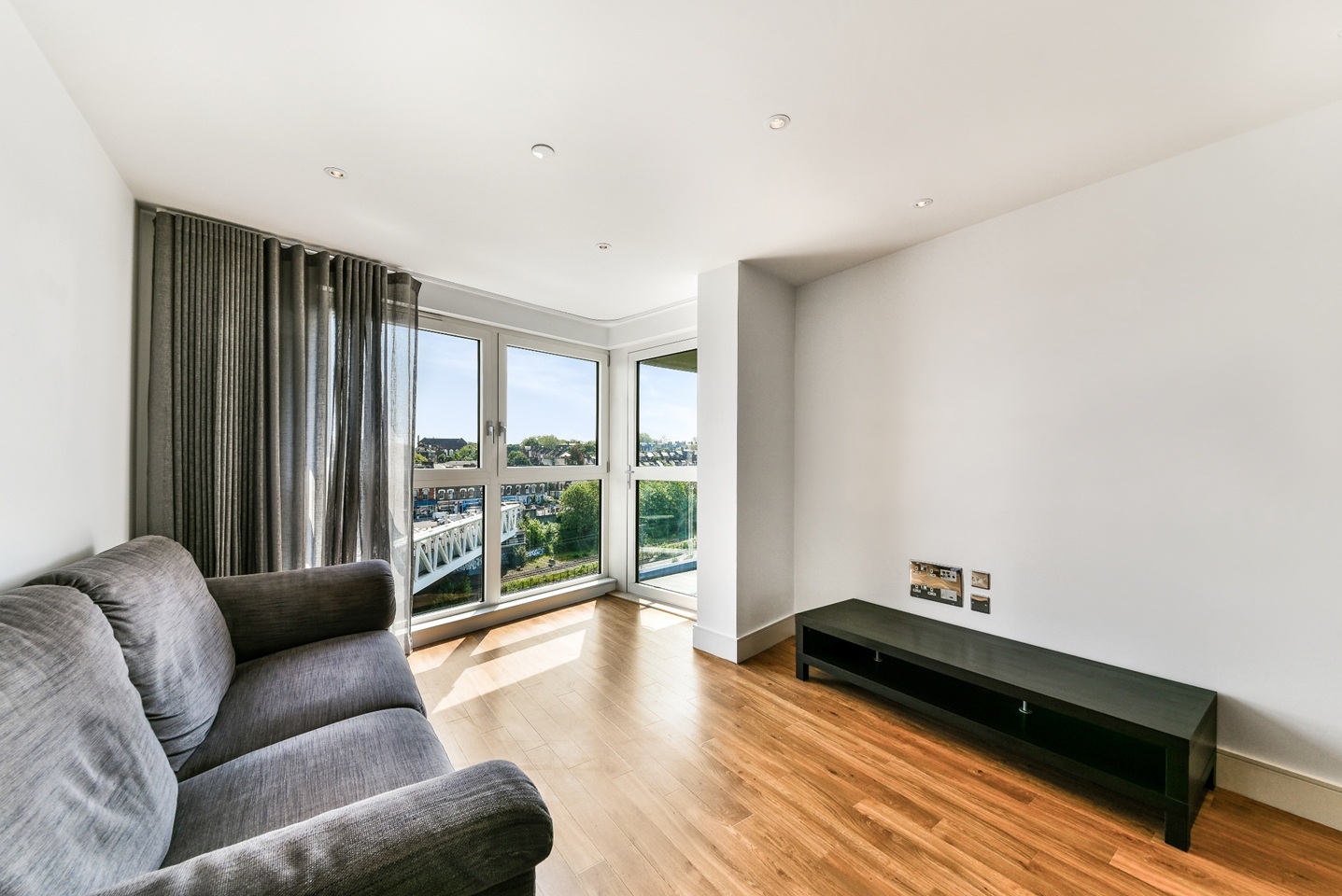 2 Bed Flat, Queensland Road, N7 photo 2