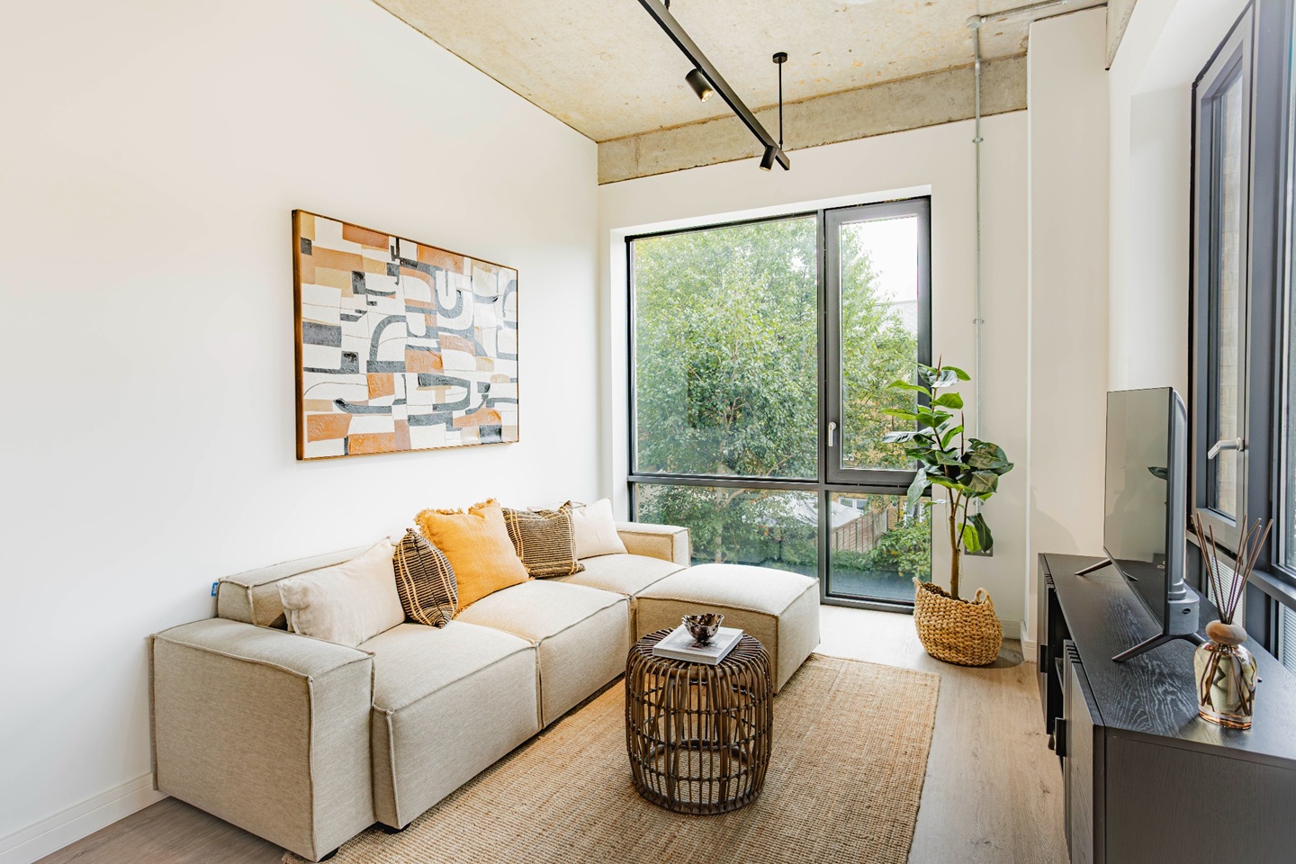 2 Bed Flat, Hammersmith Road, W6