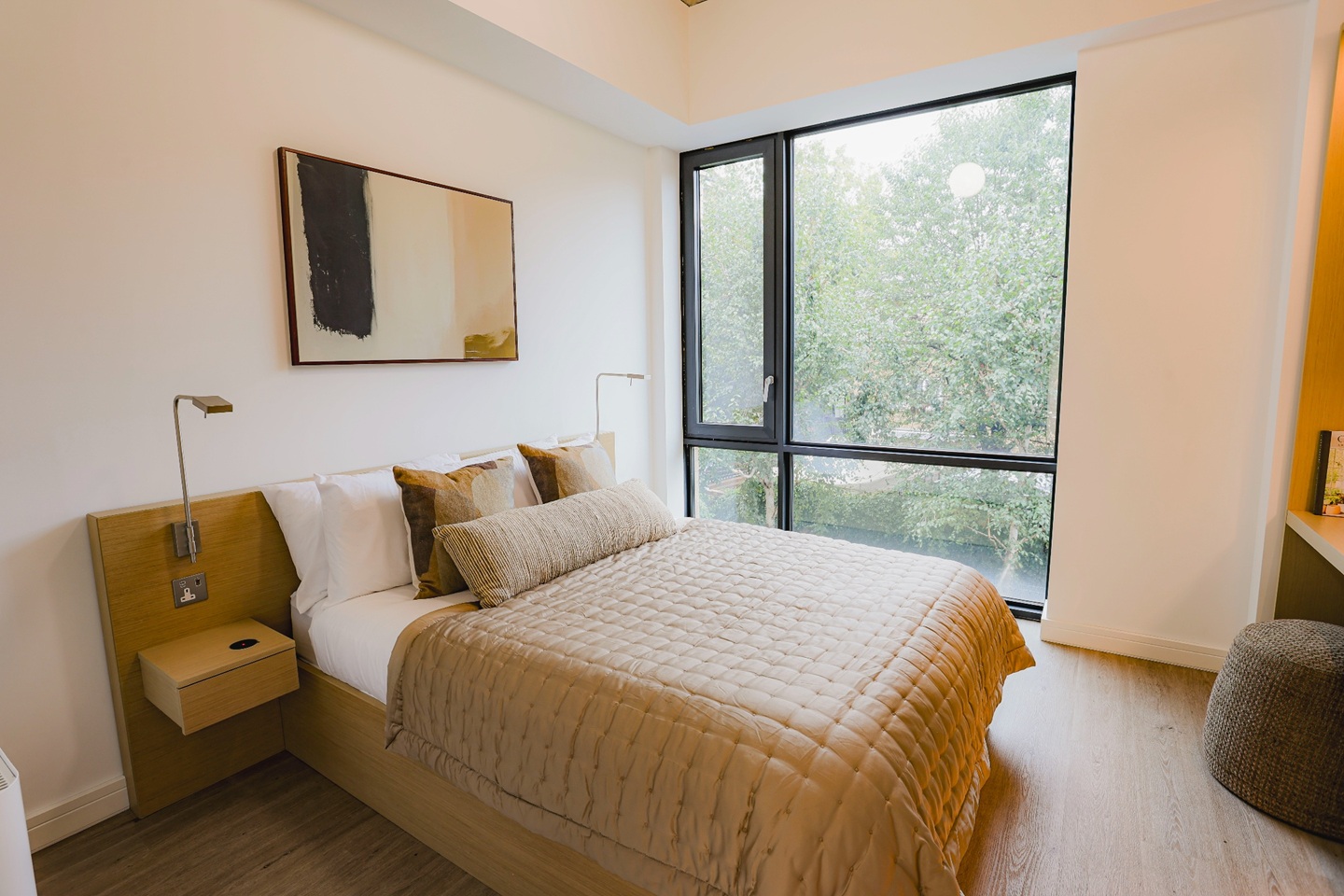 2 Bed Flat, Hammersmith Road, W6 photo 4