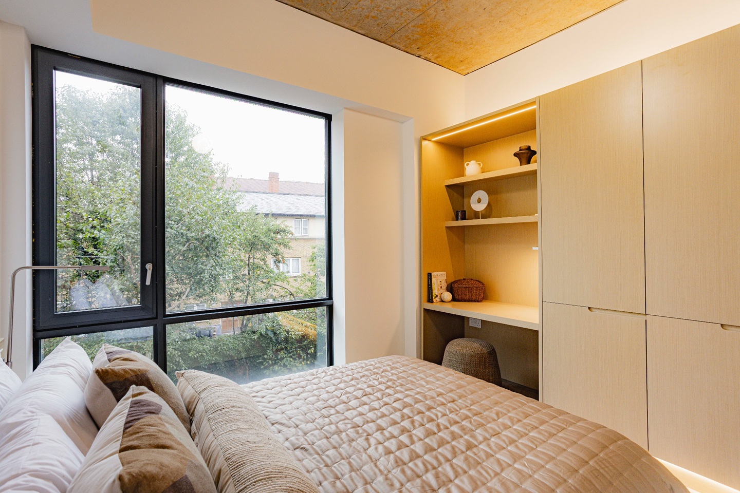 2 Bed Flat, Hammersmith Road, W6 photo 5
