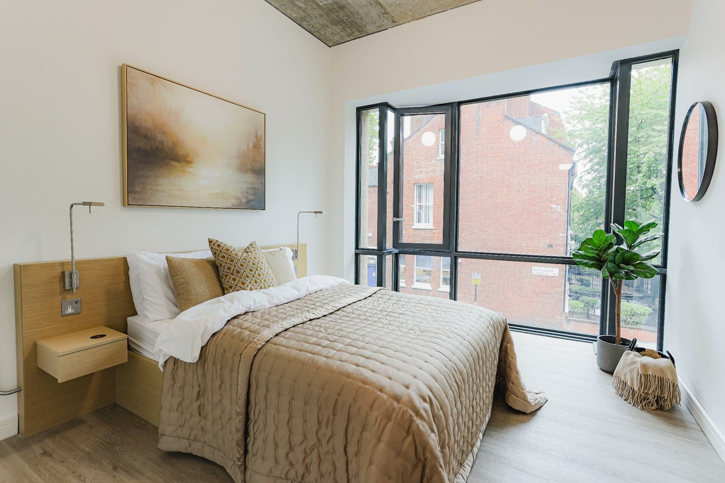 1 Bed Flat, Hammersmith Road, W6 photo 5