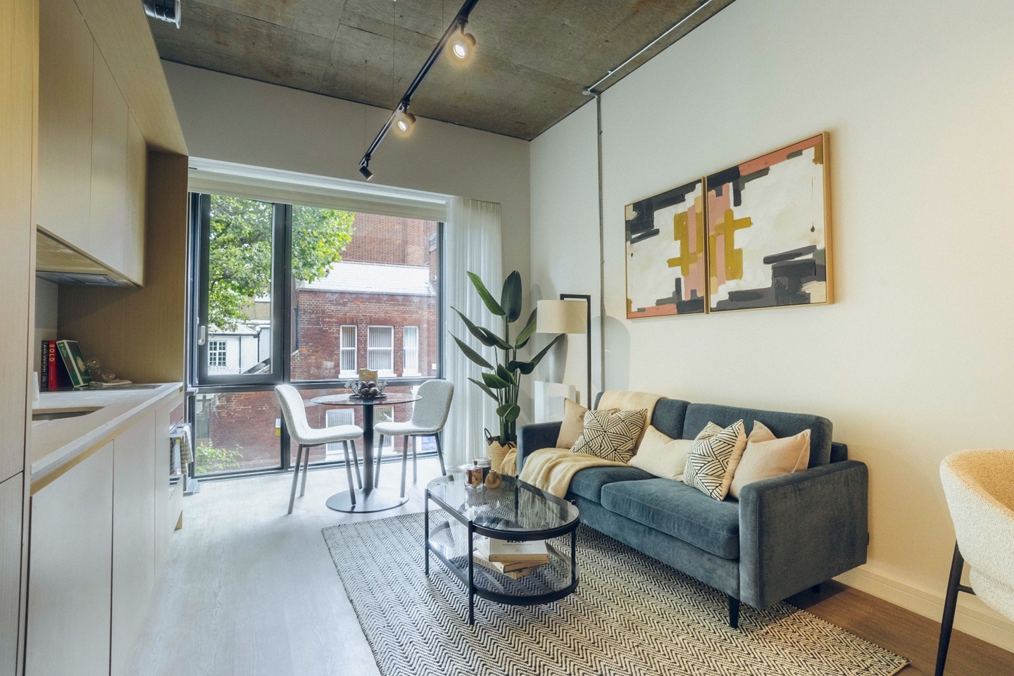 1 Bed Flat, Hammersmith Rd, W6