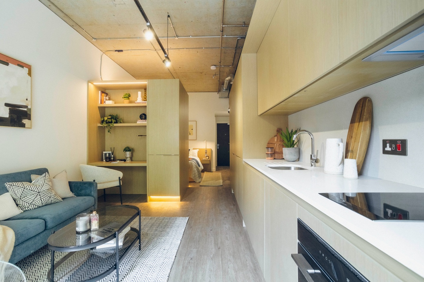 1 Bed Flat, Hammersmith Rd, W6 photo 3