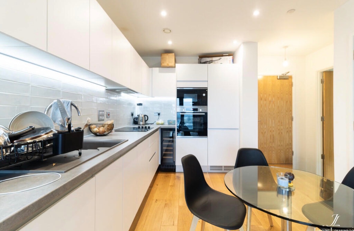 1 Bed Flat, Windmill St, B1 photo 3