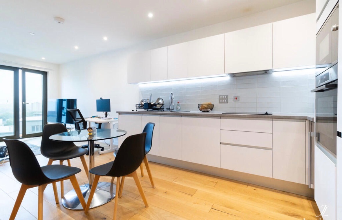 1 Bed Flat, Windmill St, B1 photo 4