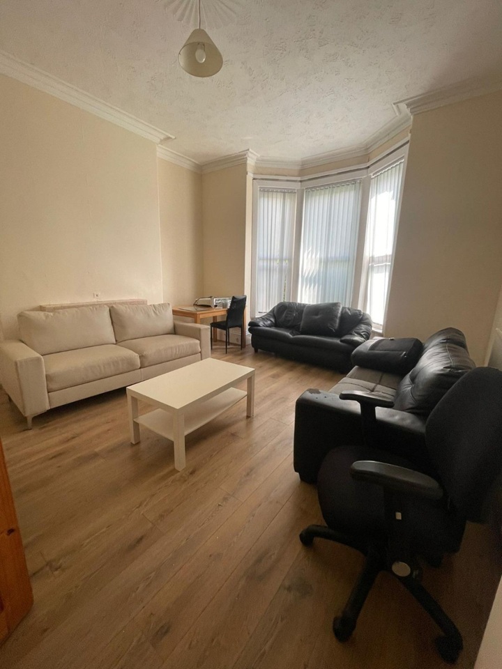 Room in a Shared House, Hyde Park Road, LS6 photo 2