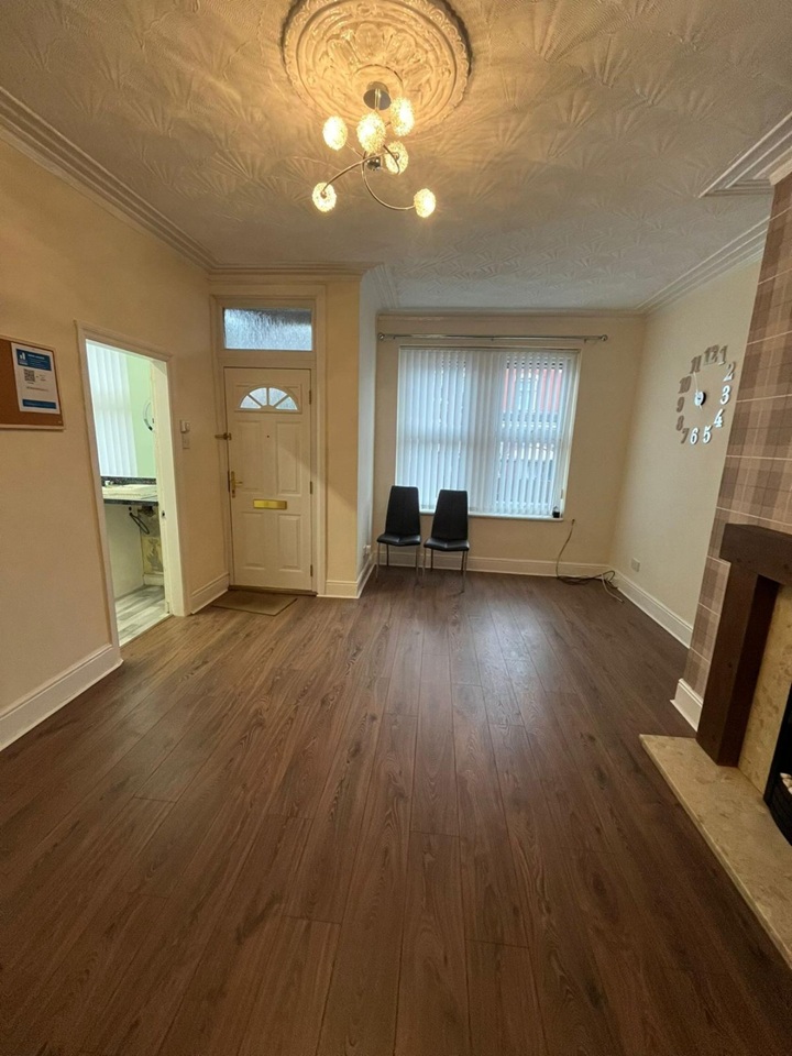 Room in a Shared House, Sandhurst Place, LS8 photo 2