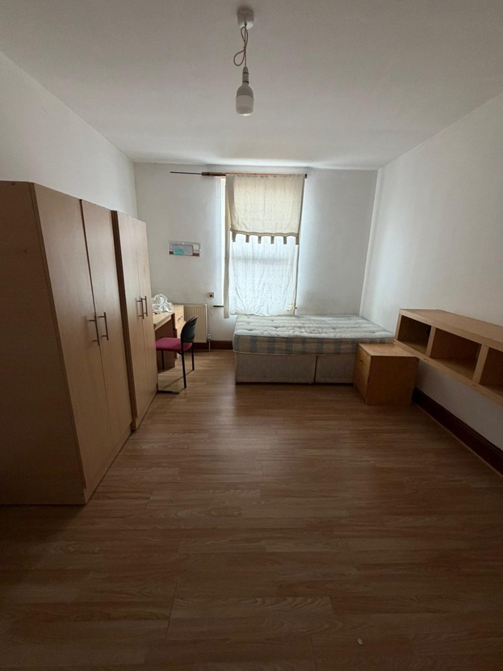 Room in a Shared House, Sandhurst Place, LS8