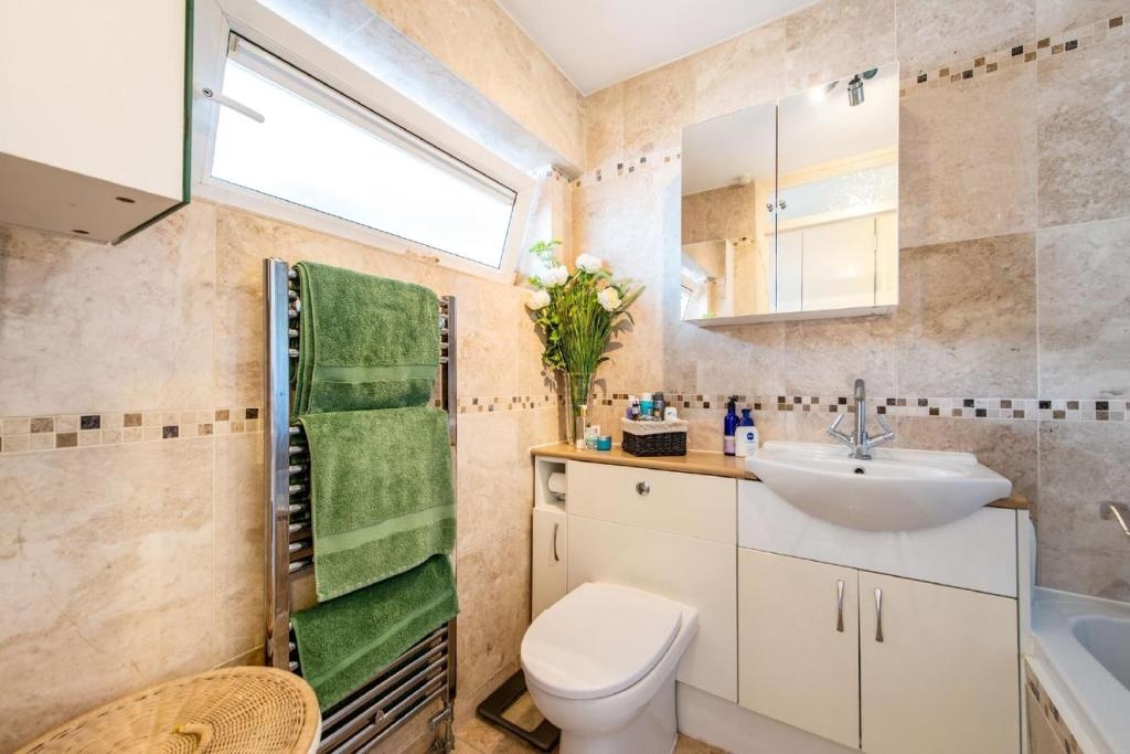 1 Bed Flat, Bishops Bridge Road, W2 photo 4