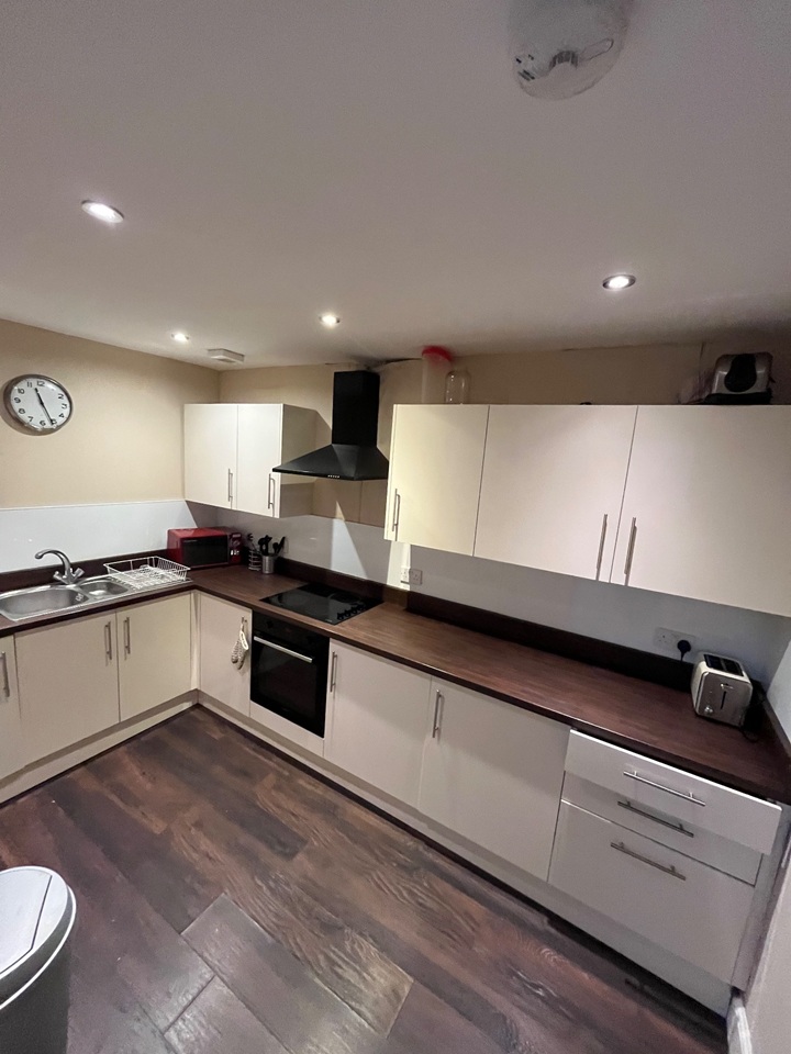 2 Bed Flat, St Leonards St, EH8 photo 2