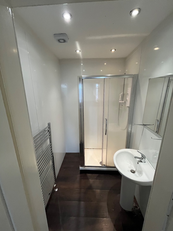 2 Bed Flat, St Leonards St, EH8 photo 3