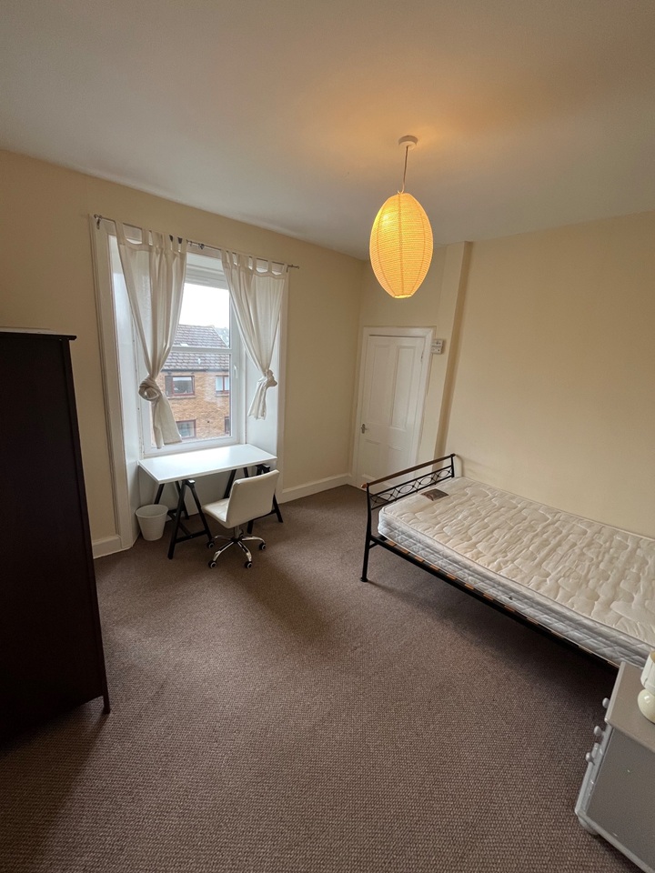 2 Bed Flat, St Leonards St, EH8 photo 4