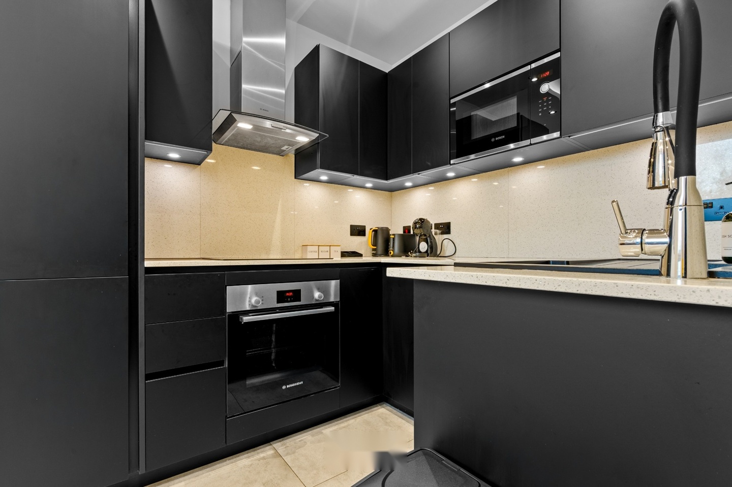 2 Bed Flat, Holloway Road, N19 photo 4