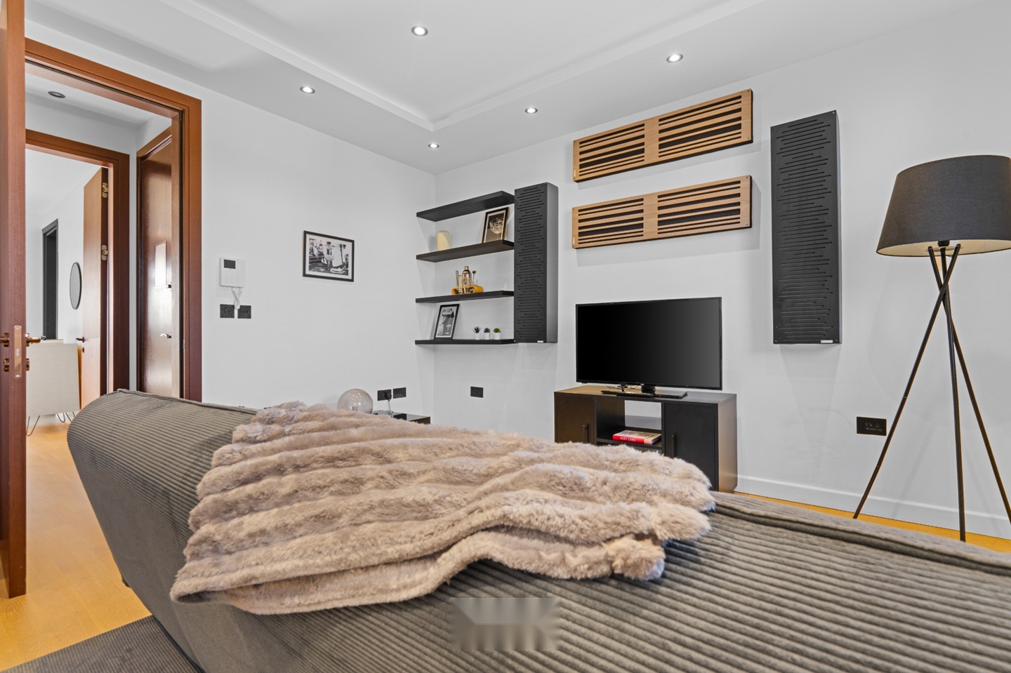 2 Bed Flat, Holloway Road, N19 photo 4