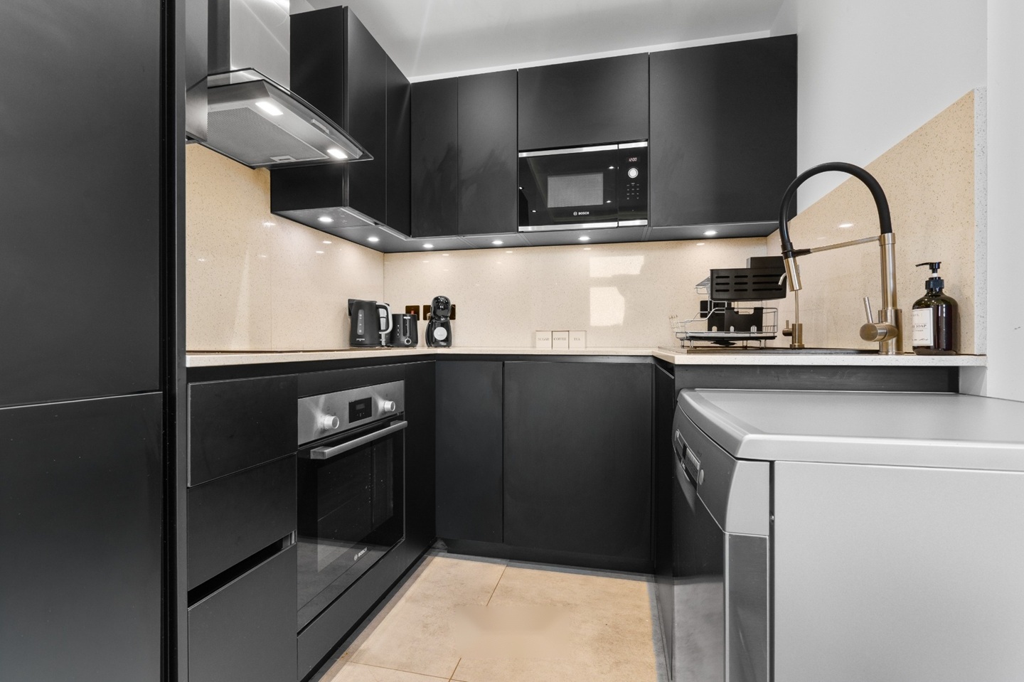 2 Bed Flat, Holloway Road, N19 photo 5