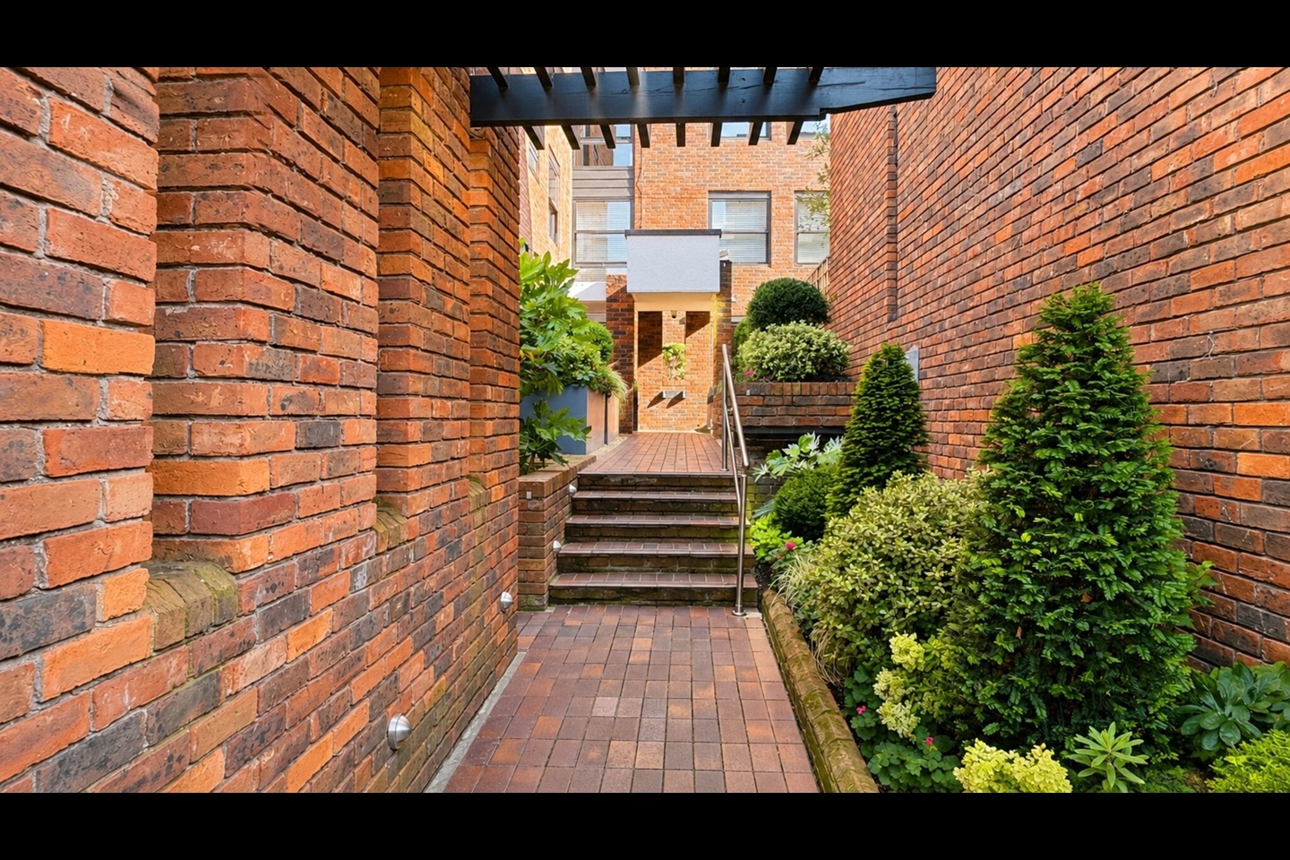 Studio Flat, Palmerston House, W8 photo 2