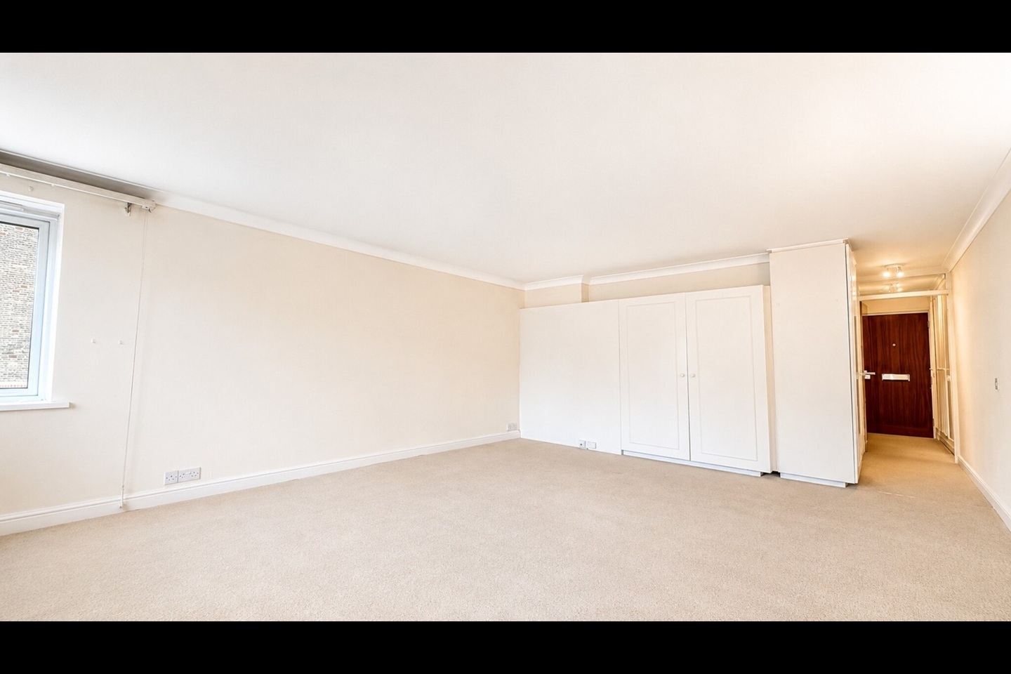 Studio Flat, Palmerston House, W8 photo 3