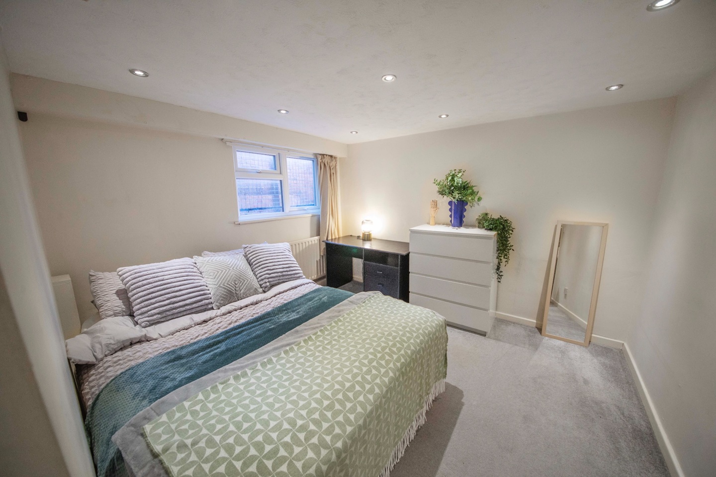 3 Bed Flat, Hyde Park Road, LS6 photo 4