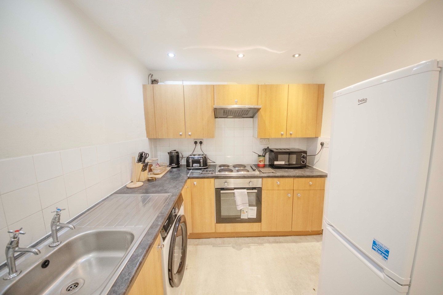 3 Bed Flat, Hyde Park Road, LS6 photo 2