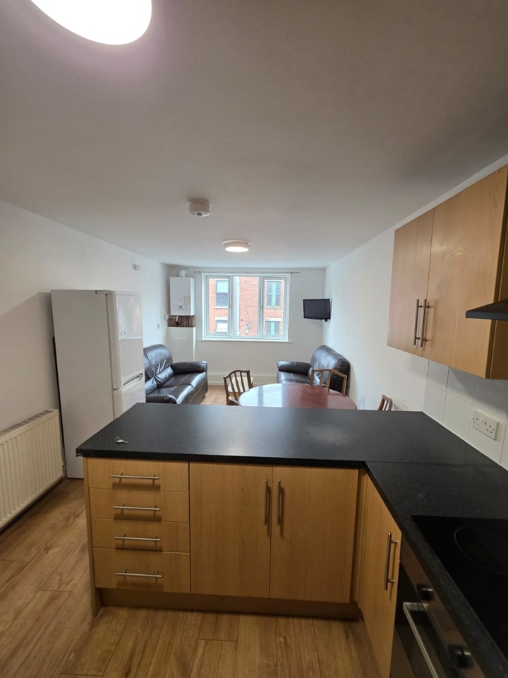 4 Bed Flat, Radford Road, NG7 photo 2