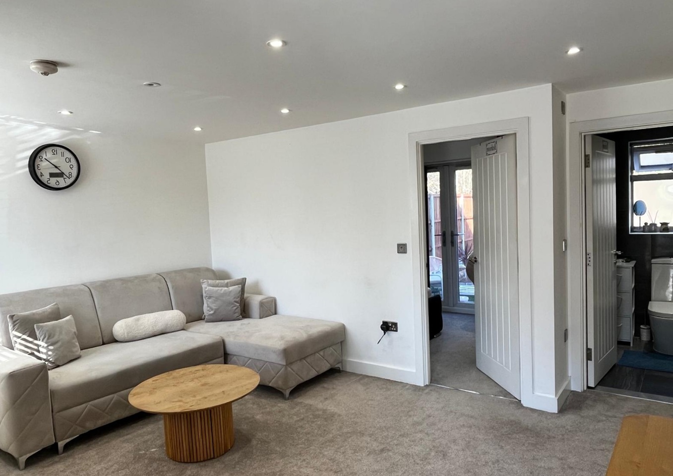 1 Bed Flat, Leicester, LE3 photo 2