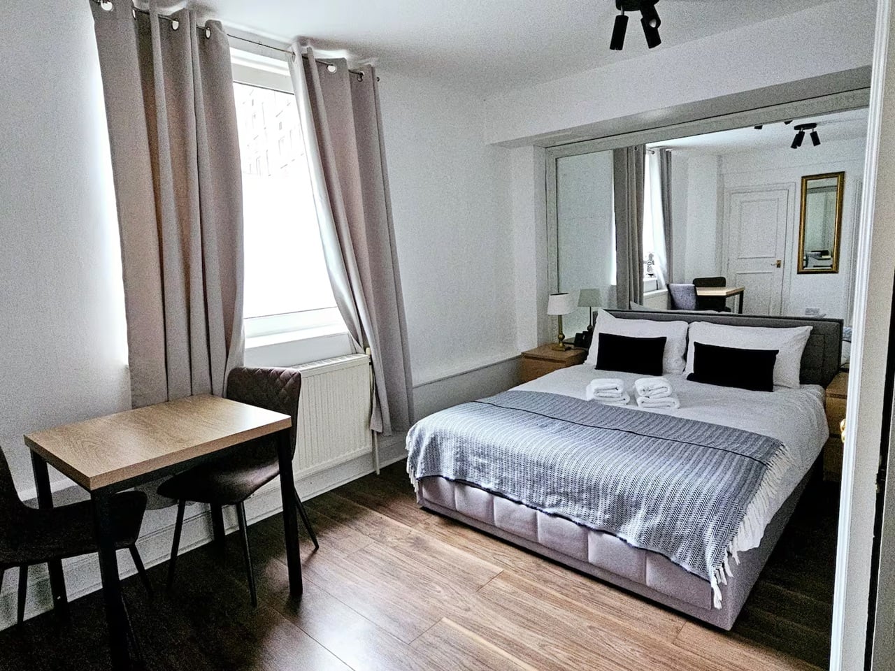 Studio Flat, Chelsea Cloisters, SW3