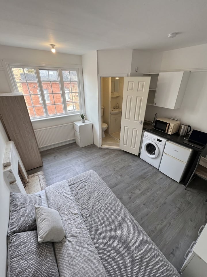 Studio Flat, Camberwell Road, SE5