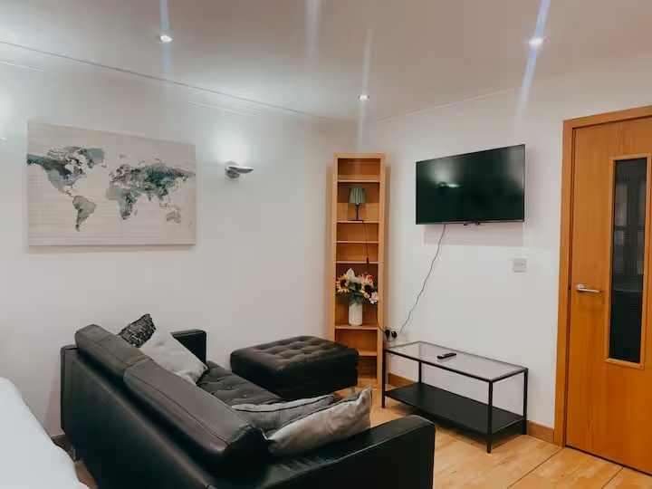 2 Bed Flat, Royal Oak Building, E1
