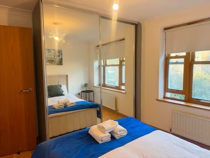 2 Bed Flat, Royal Oak Building, E1 photo 2
