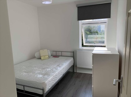 Room in a Shared House, Olive St, RM7
