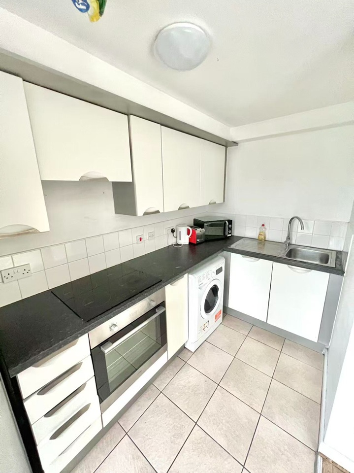 Room in a Shared Flat, Trinity Court, M15 photo 2
