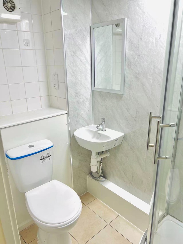 Room in a Shared Flat, Trinity Court, M15 photo 5