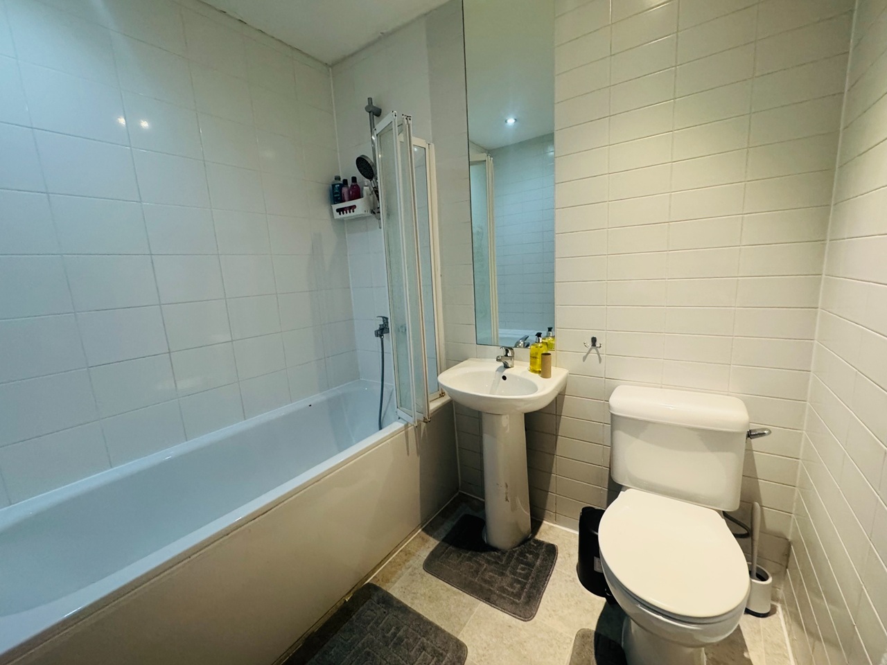 1 Bed Flat, Royal Oak Building, E1 photo 2