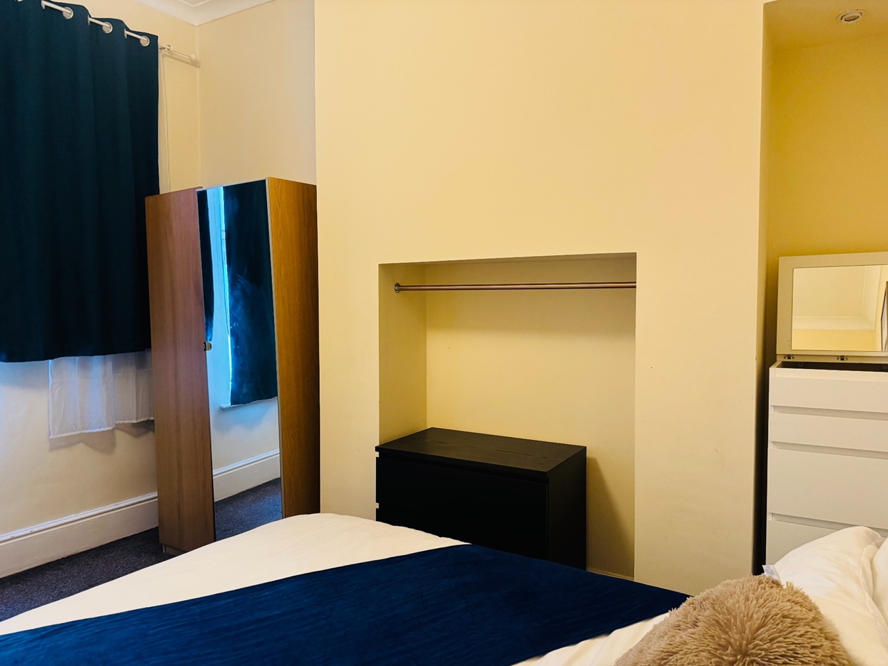 1 Bed Flat, Royal Oak Building, E1 photo 3