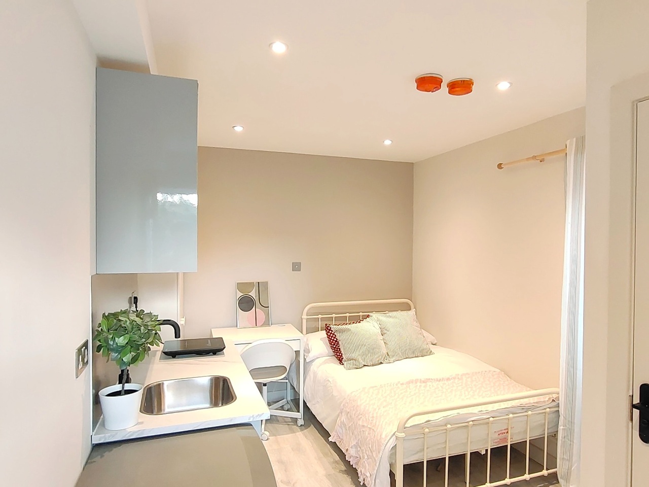 Studio Flat, Ernest Street, E1