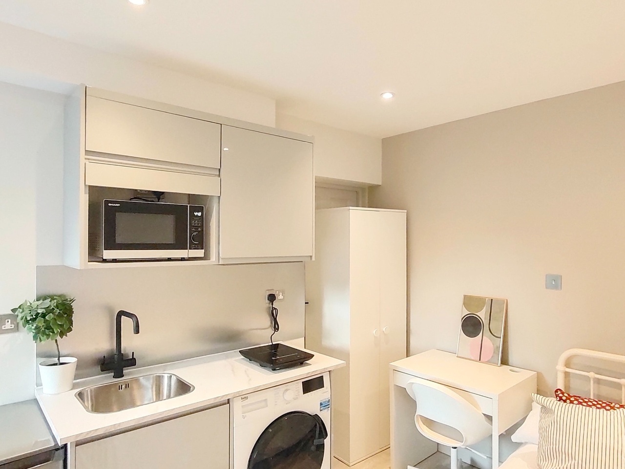 Studio Flat, Ernest Street, E1 photo 2