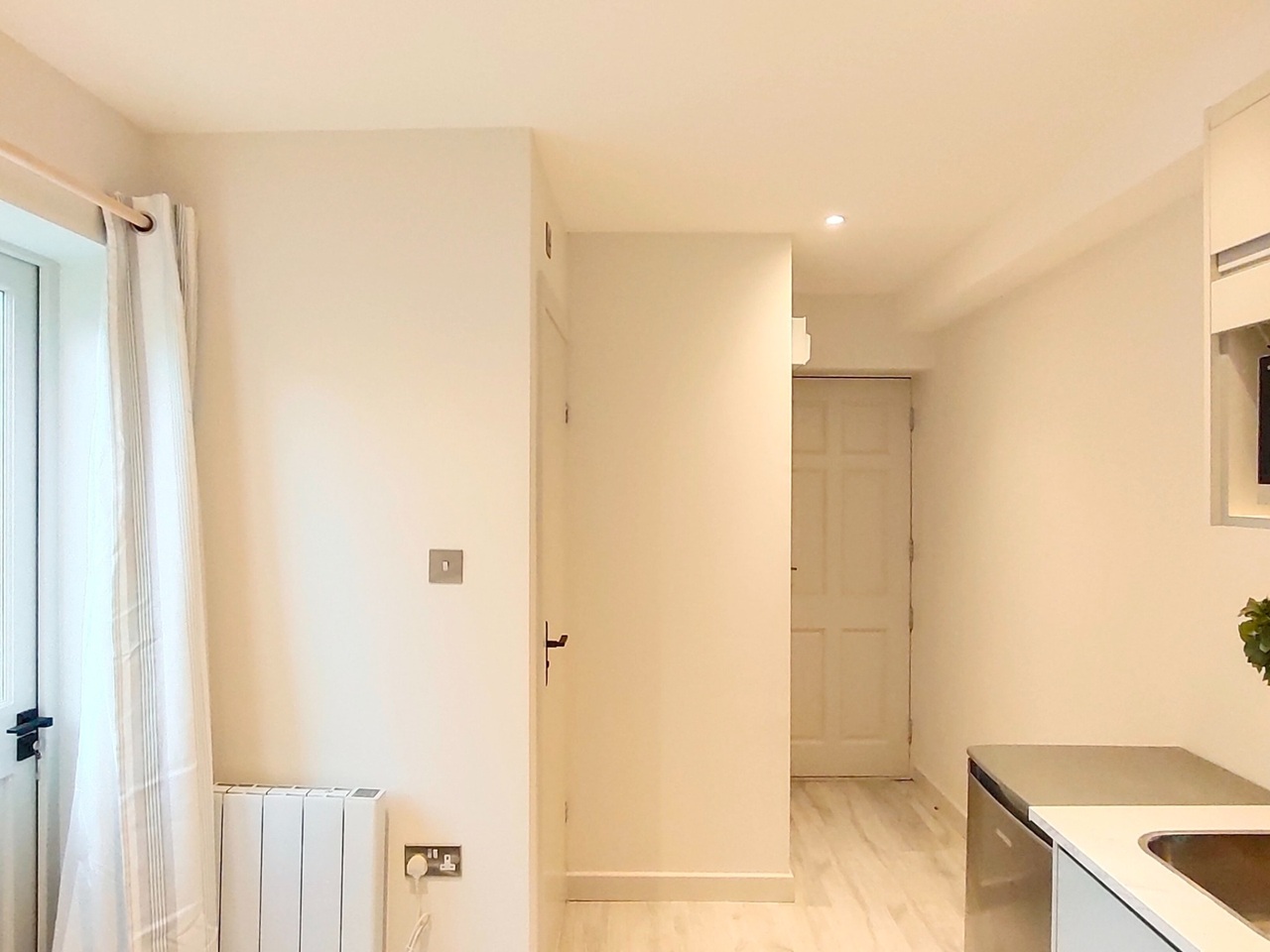 Studio Flat, Ernest Street, E1 photo 4