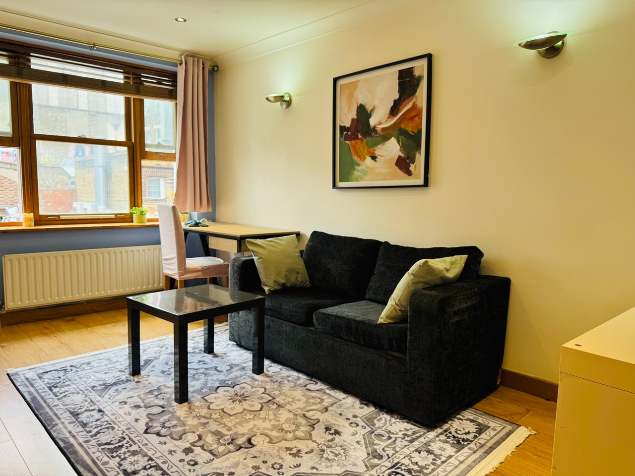 1 Bed Flat, Royal Oak Building, E1 photo 3