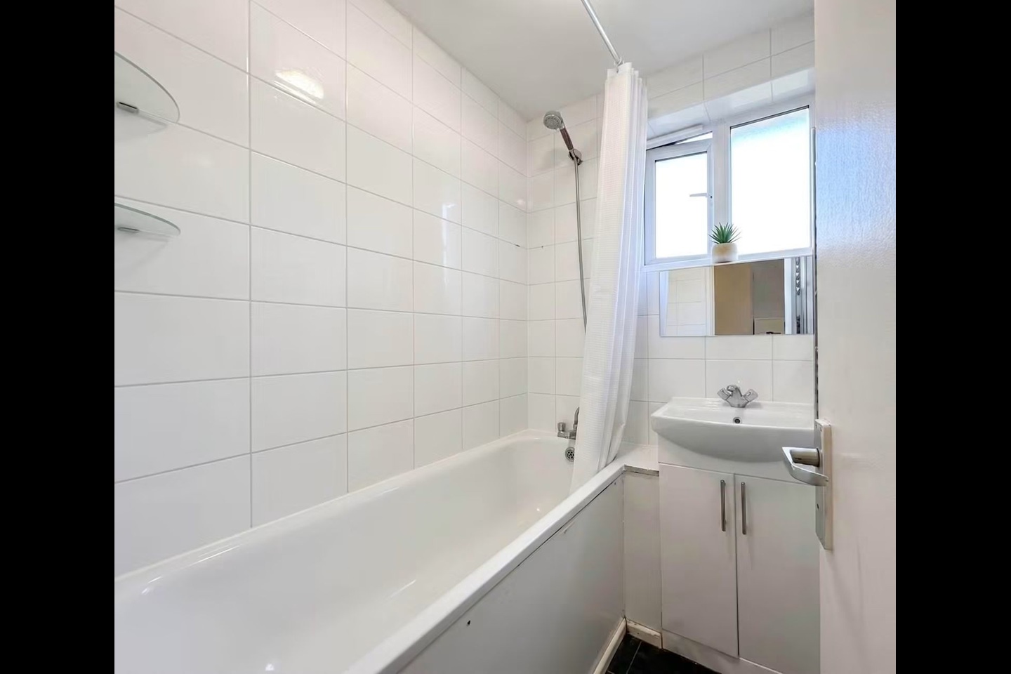 Room in a Shared Flat, Headlam Street, E1 photo 3